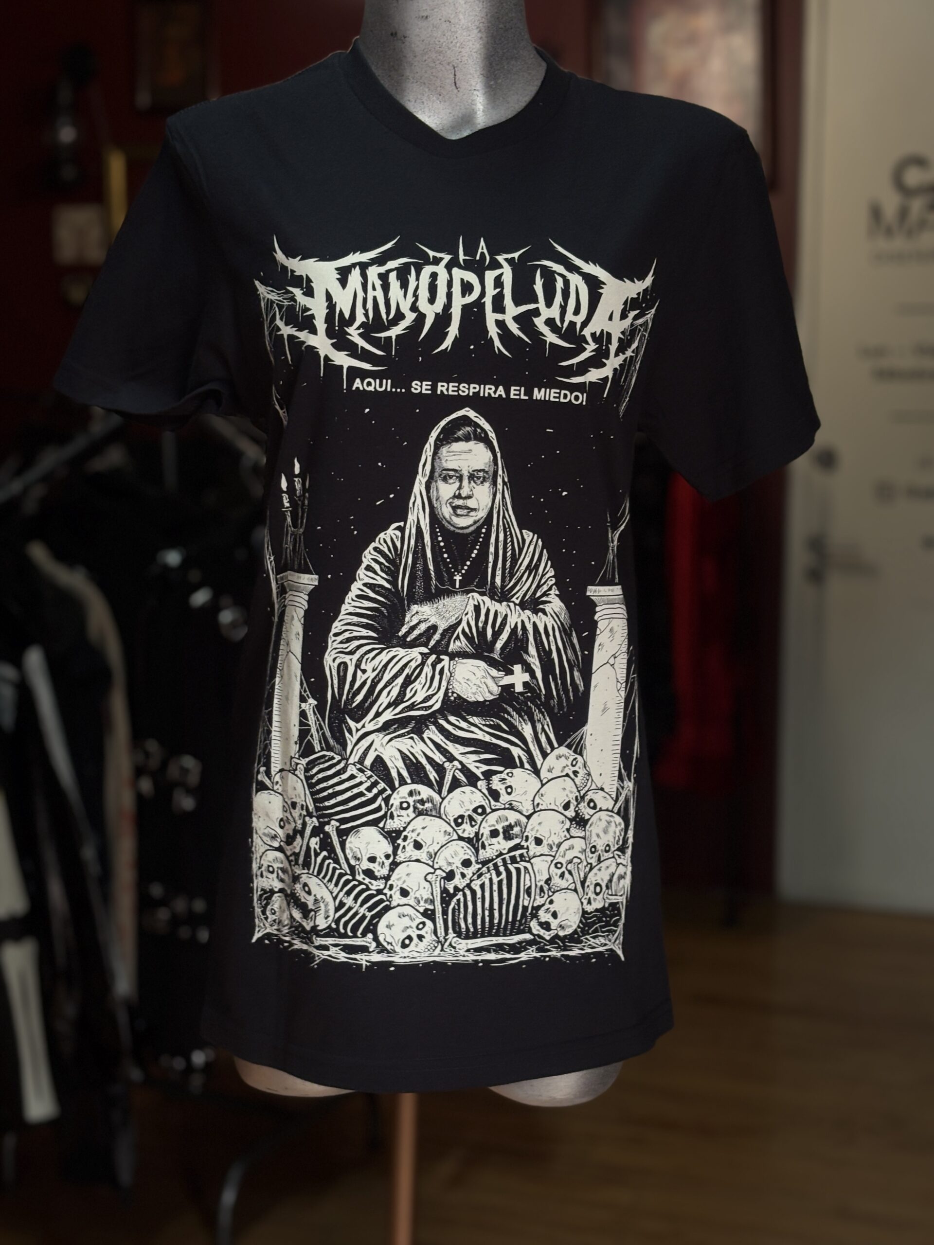 Playera Mano Peluda - Dr. Horror